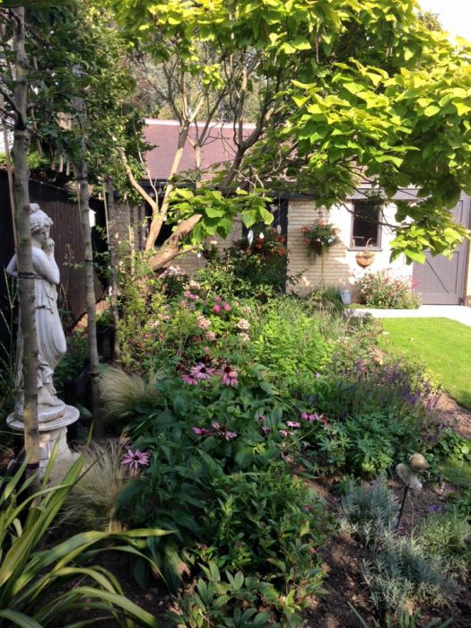 09 simple garden planting Indian bean tree Catalpa bignonioides statue border welch landscape design