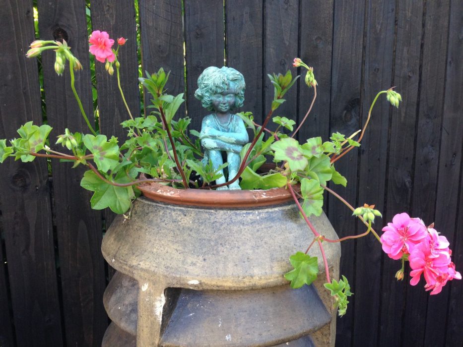 17 simple garden plant pot statue welch landscape design_1600x1200